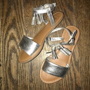Gap Kids Girls silver sandals 13 worn 3xs
